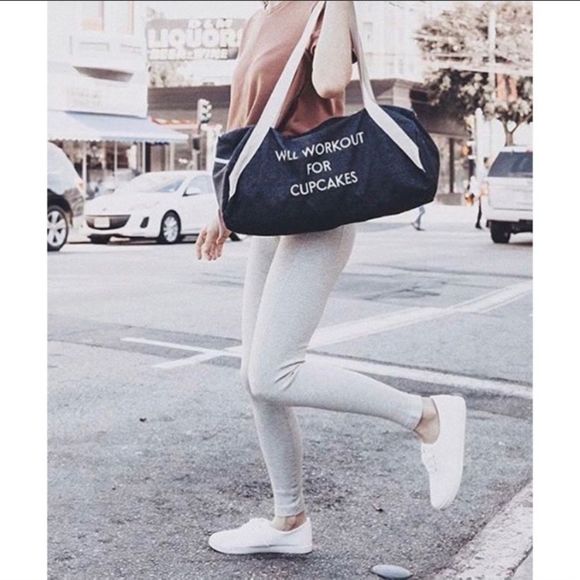 Will Workout For Cupcakes gym bag duffel bag lg - Picture 16 of 16